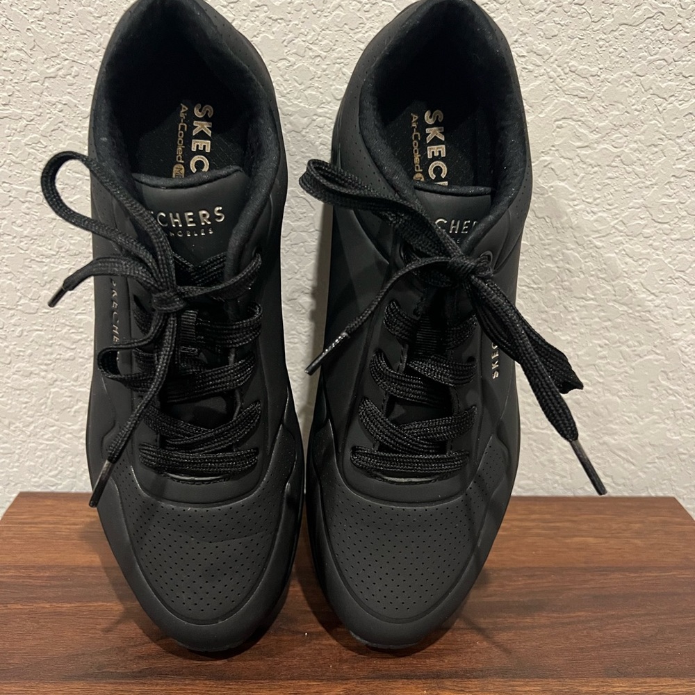 Women Sketcher Sneakers (Black)